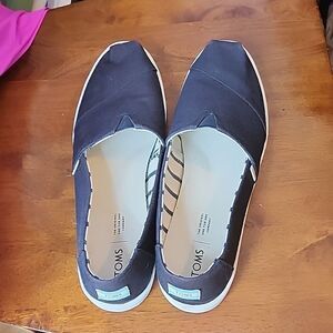Women's Tom's size 12